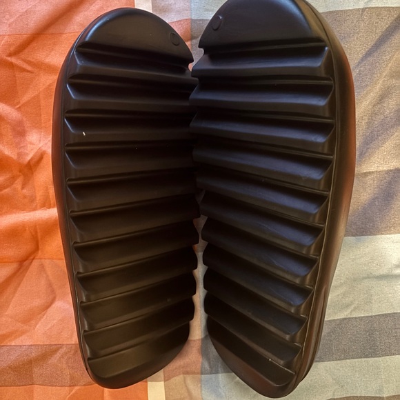 adidas gazelle silver green womens adidas Men's Yeezy Slide, Dark Onyx, 12